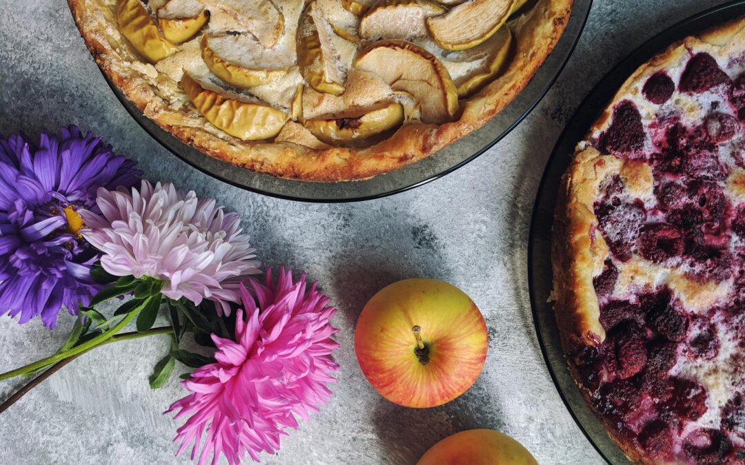 apple pie and raspberry pie